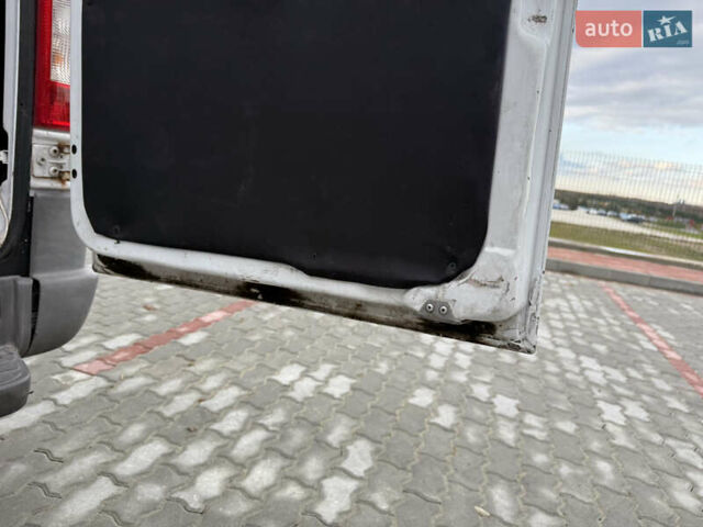 Белый Мерседес Sprinter, объемом двигателя 2.2 л и пробегом 200 тыс. км за 6750 $, фото 24 на Automoto.ua