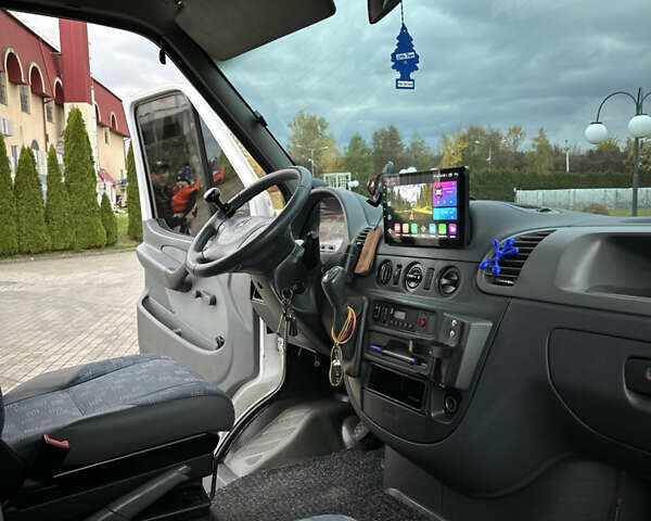 Белый Мерседес Sprinter, объемом двигателя 2.2 л и пробегом 370 тыс. км за 8300 $, фото 9 на Automoto.ua