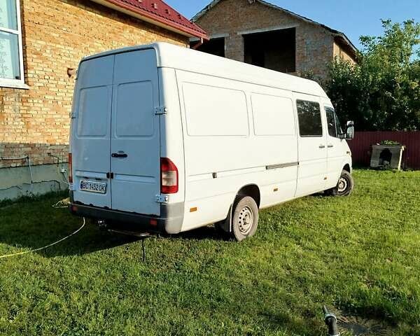 Белый Мерседес Sprinter, объемом двигателя 2.1 л и пробегом 400 тыс. км за 10500 $, фото 4 на Automoto.ua