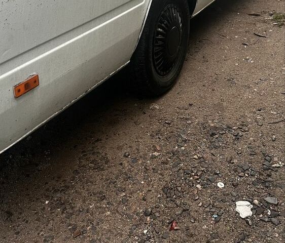 Мерседес Sprinter 2005 в Кривом Роге на Automoto.ua Белый Мерседес Sprinter, объемом двигателя 0 л и пробегом 441 тыс. км за 6200 $, фото 6 на Automoto.ua