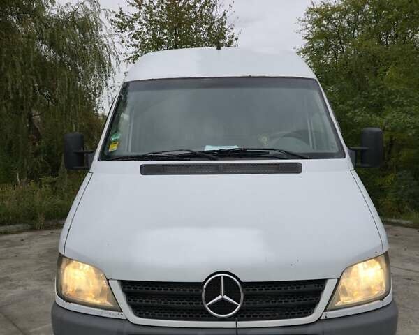 Белый Мерседес Sprinter, объемом двигателя 2.1 л и пробегом 656 тыс. км за 6500 $, фото 2 на Automoto.ua