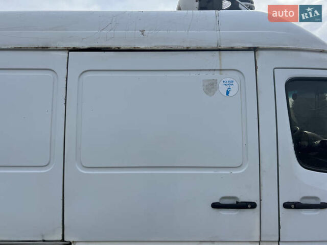 Белый Мерседес Sprinter, объемом двигателя 2.7 л и пробегом 470 тыс. км за 9000 $, фото 9 на Automoto.ua