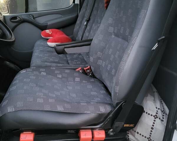 Белый Мерседес Sprinter, объемом двигателя 2.1 л и пробегом 537 тыс. км за 9500 $, фото 6 на Automoto.ua