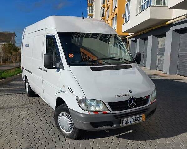 Белый Мерседес Sprinter, объемом двигателя 0 л и пробегом 375 тыс. км за 10000 $, фото 45 на Automoto.ua