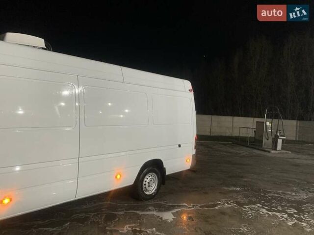 Белый Мерседес Sprinter, объемом двигателя 2.5 л и пробегом 214 тыс. км за 12000 $, фото 4 на Automoto.ua