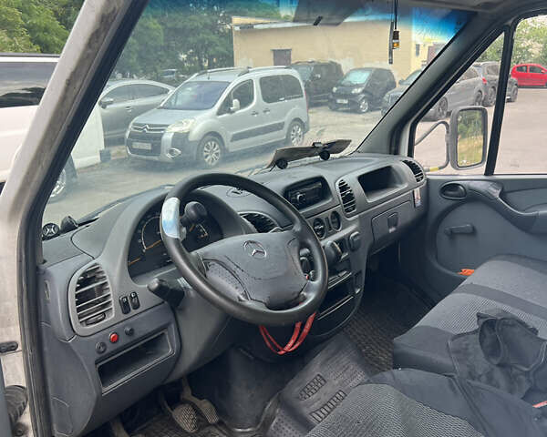 Белый Мерседес Sprinter, объемом двигателя 2.69 л и пробегом 495 тыс. км за 8800 $, фото 5 на Automoto.ua