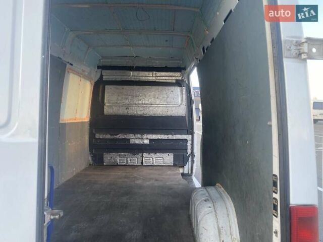 Белый Мерседес Sprinter, объемом двигателя 2.69 л и пробегом 522 тыс. км за 8800 $, фото 7 на Automoto.ua