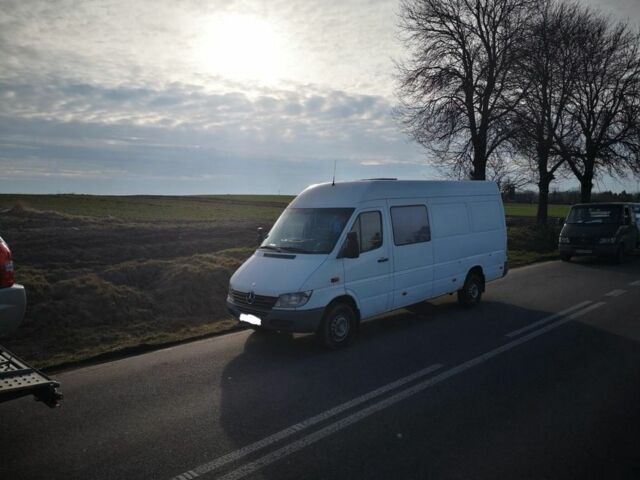 Белый Мерседес Sprinter, объемом двигателя 2.7 л и пробегом 350 тыс. км за 5810 $, фото 1 на Automoto.ua