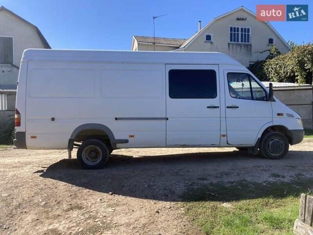 Белый Мерседес Sprinter, объемом двигателя 2.2 л и пробегом 400 тыс. км за 10000 $, фото 3 на Automoto.ua