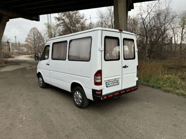 Белый Мерседес Sprinter, объемом двигателя 2.1 л и пробегом 300 тыс. км за 5600 $, фото 2 на Automoto.ua