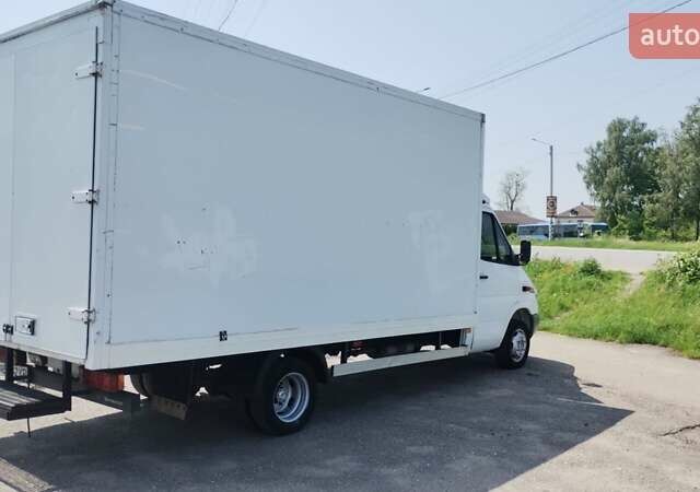 Белый Мерседес Sprinter, объемом двигателя 2.2 л и пробегом 473 тыс. км за 12900 $, фото 3 на Automoto.ua
