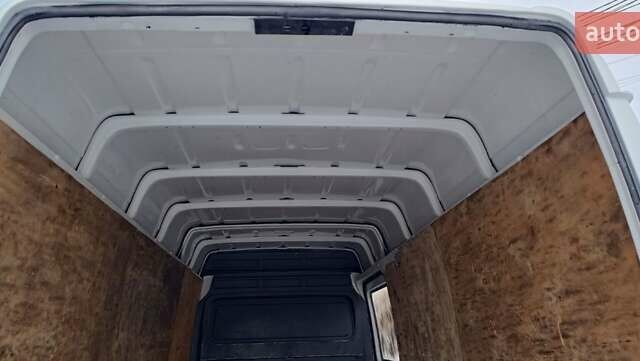 Белый Мерседес Sprinter, объемом двигателя 2.7 л и пробегом 500 тыс. км за 10900 $, фото 18 на Automoto.ua