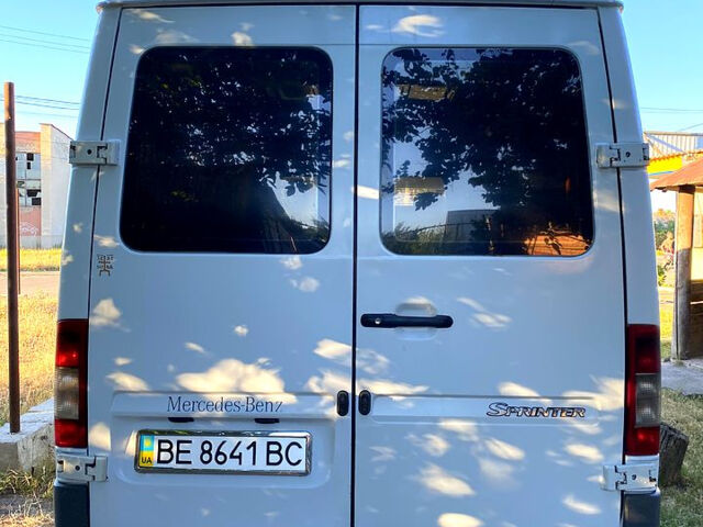 Белый Мерседес Sprinter, объемом двигателя 2.2 л и пробегом 570 тыс. км за 7200 $, фото 10 на Automoto.ua