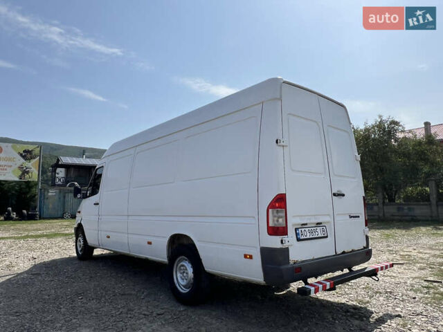 Белый Мерседес Sprinter, объемом двигателя 2.2 л и пробегом 337 тыс. км за 11300 $, фото 3 на Automoto.ua
