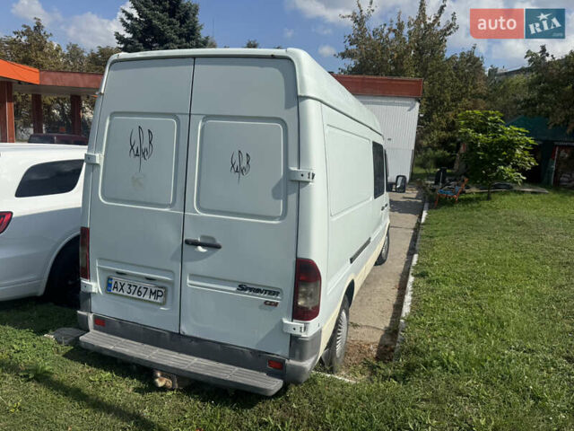 Белый Мерседес Sprinter, объемом двигателя 2.15 л и пробегом 323 тыс. км за 6000 $, фото 4 на Automoto.ua