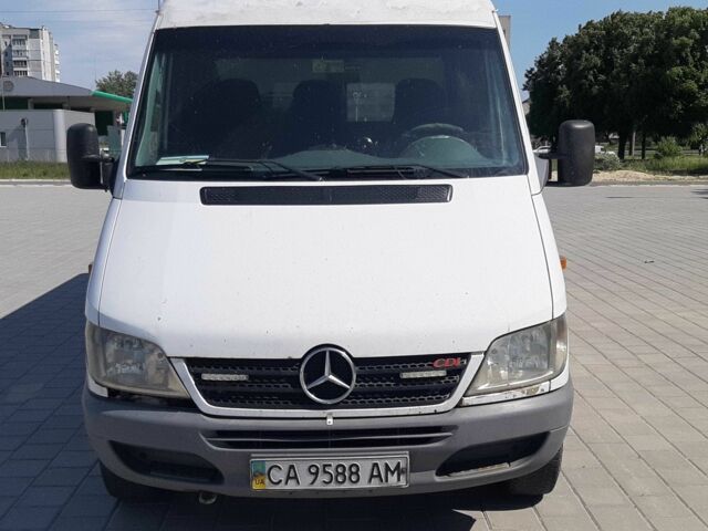 Белый Мерседес Sprinter, объемом двигателя 2.2 л и пробегом 686 тыс. км за 5900 $, фото 2 на Automoto.ua