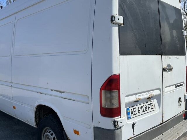 Белый Мерседес Sprinter, объемом двигателя 0.22 л и пробегом 438 тыс. км за 9000 $, фото 2 на Automoto.ua