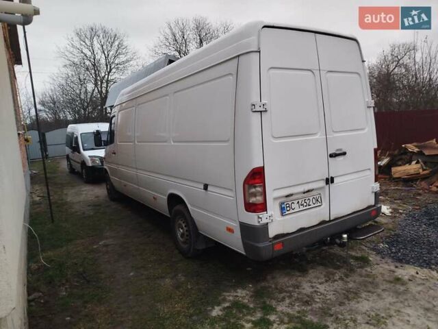 Белый Мерседес Sprinter, объемом двигателя 2.1 л и пробегом 400 тыс. км за 10500 $, фото 1 на Automoto.ua