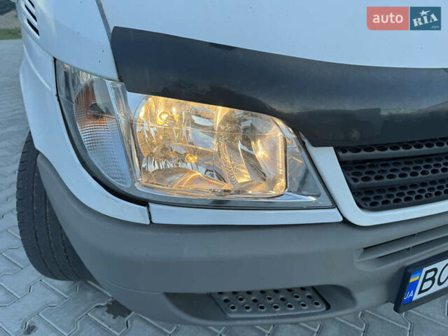 Белый Мерседес Sprinter, объемом двигателя 2.2 л и пробегом 341 тыс. км за 6900 $, фото 12 на Automoto.ua