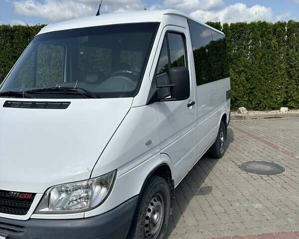 Белый Мерседес Sprinter, объемом двигателя 2.15 л и пробегом 371 тыс. км за 8000 $, фото 1 на Automoto.ua
