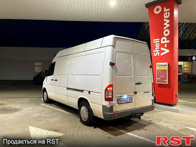 Белый Мерседес Sprinter, объемом двигателя 2.2 л и пробегом 430 тыс. км за 7500 $, фото 3 на Automoto.ua
