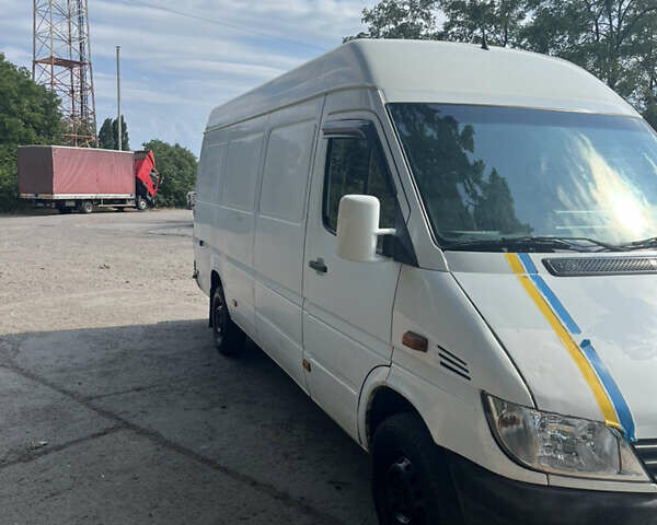 Белый Мерседес Sprinter, объемом двигателя 2.15 л и пробегом 554 тыс. км за 7000 $, фото 2 на Automoto.ua