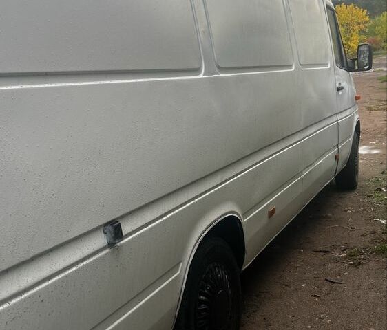 Мерседес Sprinter 2005 в Кривом Роге на Automoto.ua Белый Мерседес Sprinter, объемом двигателя 0 л и пробегом 441 тыс. км за 6200 $, фото 5 на Automoto.ua
