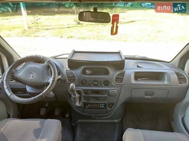Белый Мерседес Sprinter, объемом двигателя 2.15 л и пробегом 518 тыс. км за 9000 $, фото 14 на Automoto.ua