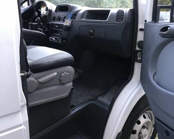 Белый Мерседес Sprinter, объемом двигателя 2.1 л и пробегом 225 тыс. км за 11950 $, фото 30 на Automoto.ua
