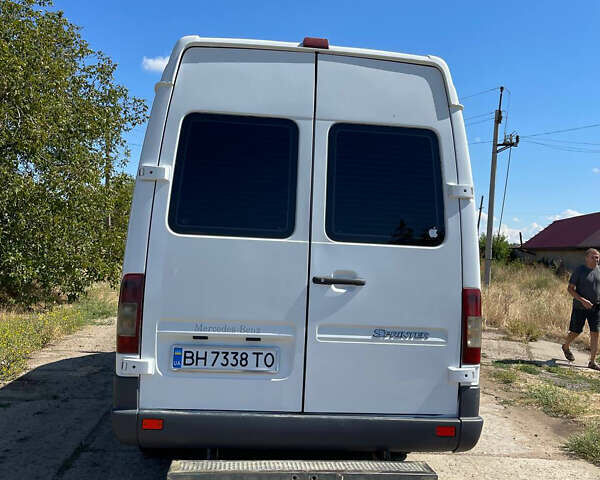 Белый Мерседес Sprinter, объемом двигателя 2.7 л и пробегом 596 тыс. км за 16500 $, фото 3 на Automoto.ua