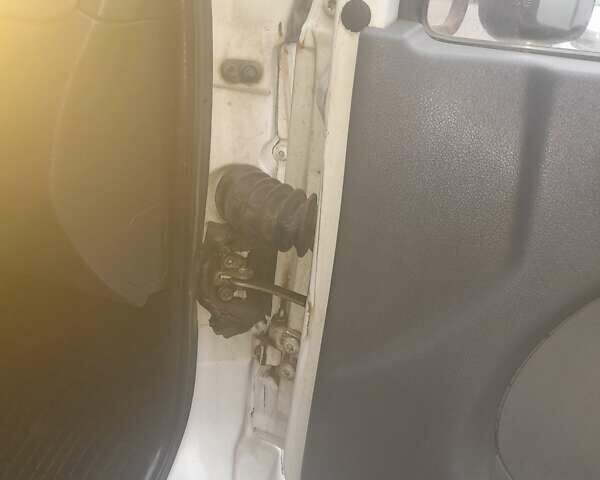 Белый Мерседес Sprinter, объемом двигателя 2.7 л и пробегом 510 тыс. км за 12500 $, фото 6 на Automoto.ua