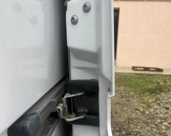 Білий Мерседес Sprinter, об'ємом двигуна 2.1 л та пробігом 180 тис. км за 15000 $, фото 3 на Automoto.ua