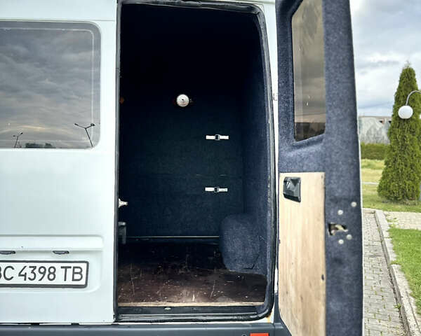 Белый Мерседес Sprinter, объемом двигателя 2.2 л и пробегом 370 тыс. км за 8300 $, фото 12 на Automoto.ua