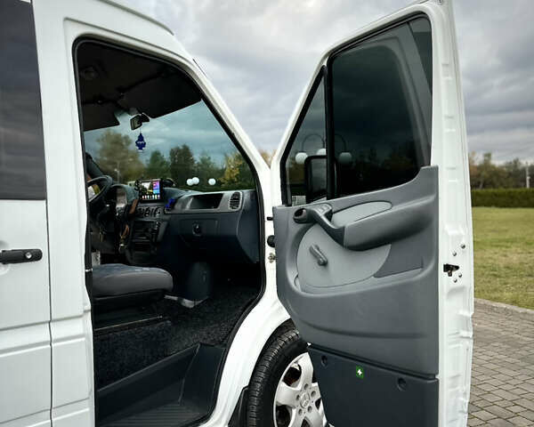 Белый Мерседес Sprinter, объемом двигателя 2.2 л и пробегом 370 тыс. км за 8300 $, фото 8 на Automoto.ua