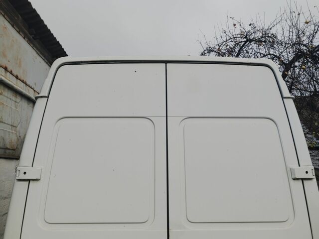 Белый Мерседес Sprinter, объемом двигателя 2.2 л и пробегом 290 тыс. км за 7500 $, фото 2 на Automoto.ua