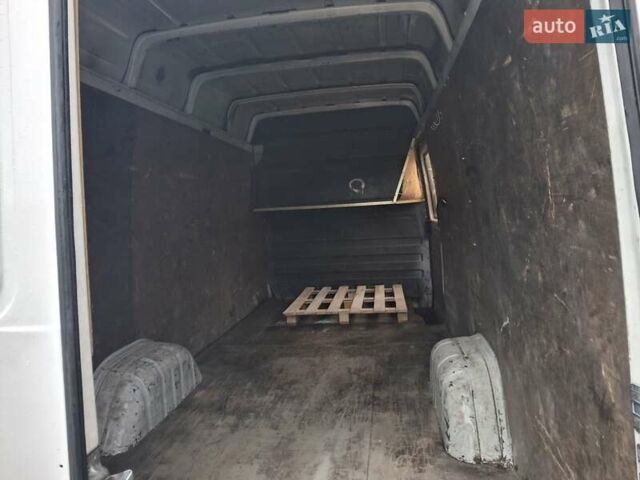Белый Мерседес Sprinter, объемом двигателя 2.69 л и пробегом 740 тыс. км за 12000 $, фото 6 на Automoto.ua