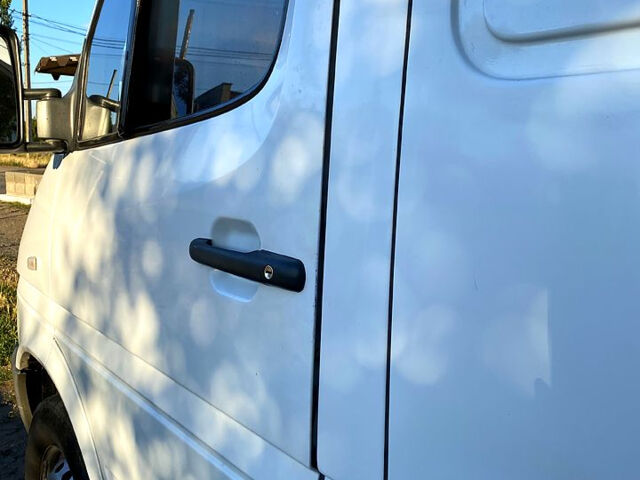 Белый Мерседес Sprinter, объемом двигателя 2.2 л и пробегом 570 тыс. км за 7200 $, фото 1 на Automoto.ua