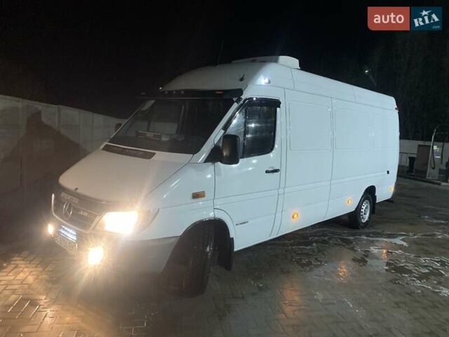 Белый Мерседес Sprinter, объемом двигателя 2.5 л и пробегом 214 тыс. км за 12000 $, фото 1 на Automoto.ua