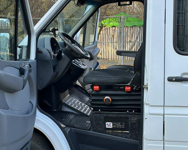 Белый Мерседес Sprinter, объемом двигателя 2.7 л и пробегом 200 тыс. км за 13900 $, фото 28 на Automoto.ua