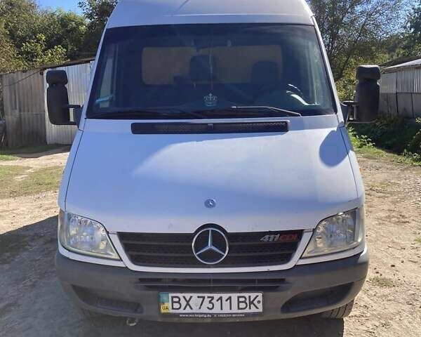 Белый Мерседес Sprinter, объемом двигателя 2.2 л и пробегом 400 тыс. км за 10000 $, фото 1 на Automoto.ua