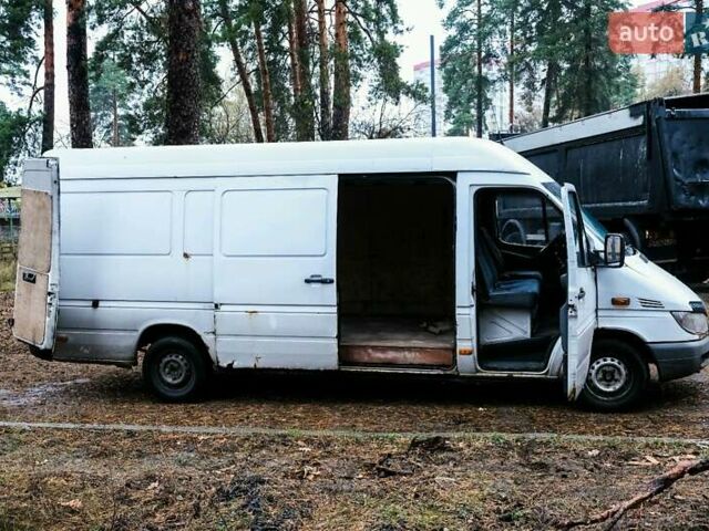 Белый Мерседес Sprinter, объемом двигателя 2.1 л и пробегом 404 тыс. км за 5500 $, фото 4 на Automoto.ua