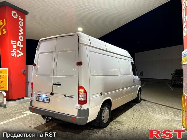 Белый Мерседес Sprinter, объемом двигателя 2.2 л и пробегом 430 тыс. км за 7500 $, фото 2 на Automoto.ua