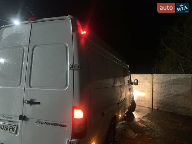 Белый Мерседес Sprinter, объемом двигателя 2.5 л и пробегом 214 тыс. км за 12000 $, фото 9 на Automoto.ua