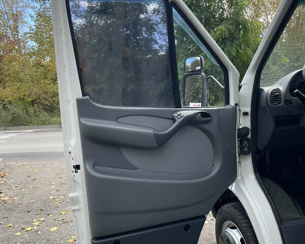 Белый Мерседес Sprinter, объемом двигателя 2.7 л и пробегом 430 тыс. км за 13500 $, фото 38 на Automoto.ua