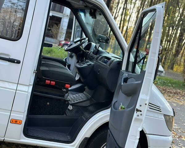 Белый Мерседес Sprinter, объемом двигателя 2.7 л и пробегом 200 тыс. км за 13900 $, фото 29 на Automoto.ua