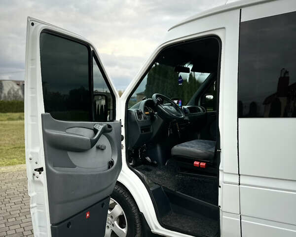 Белый Мерседес Sprinter, объемом двигателя 2.2 л и пробегом 370 тыс. км за 8300 $, фото 7 на Automoto.ua