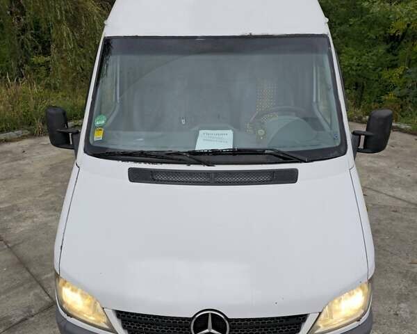 Белый Мерседес Sprinter, объемом двигателя 2.1 л и пробегом 656 тыс. км за 6500 $, фото 3 на Automoto.ua