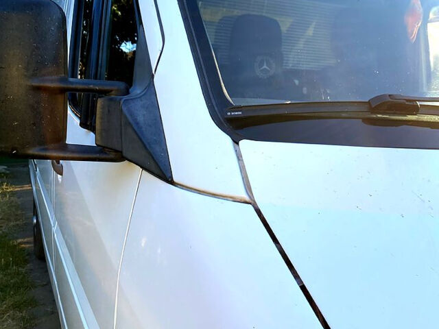 Белый Мерседес Sprinter, объемом двигателя 2.2 л и пробегом 570 тыс. км за 7200 $, фото 4 на Automoto.ua