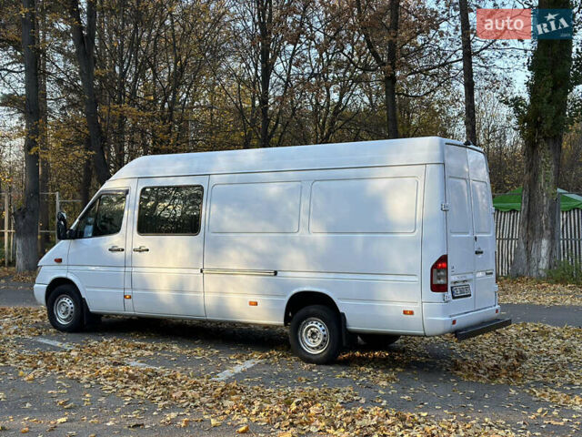 Белый Мерседес Sprinter, объемом двигателя 2.7 л и пробегом 200 тыс. км за 13900 $, фото 4 на Automoto.ua