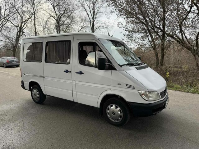 Белый Мерседес Sprinter, объемом двигателя 2.1 л и пробегом 300 тыс. км за 5600 $, фото 1 на Automoto.ua